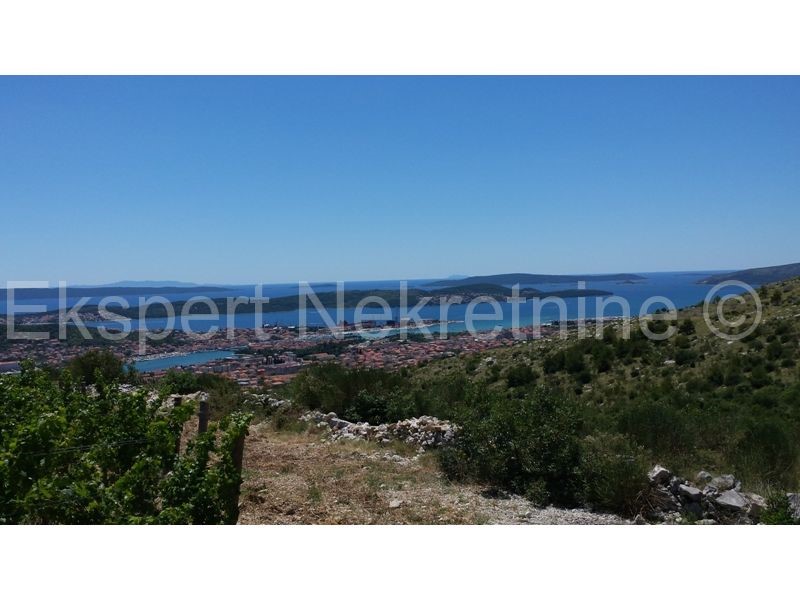 Trogir, terreno agricolo 37.000 m2, vista mare,