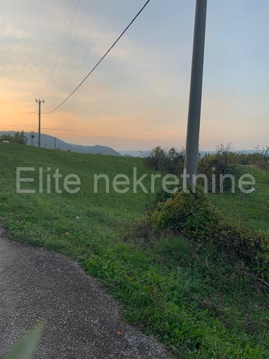 Kršikla - terreno edificabile 45 398 m2