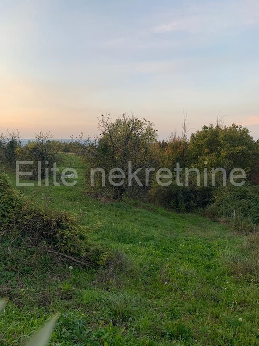 Kršikla - terreno edificabile 45 398 m2