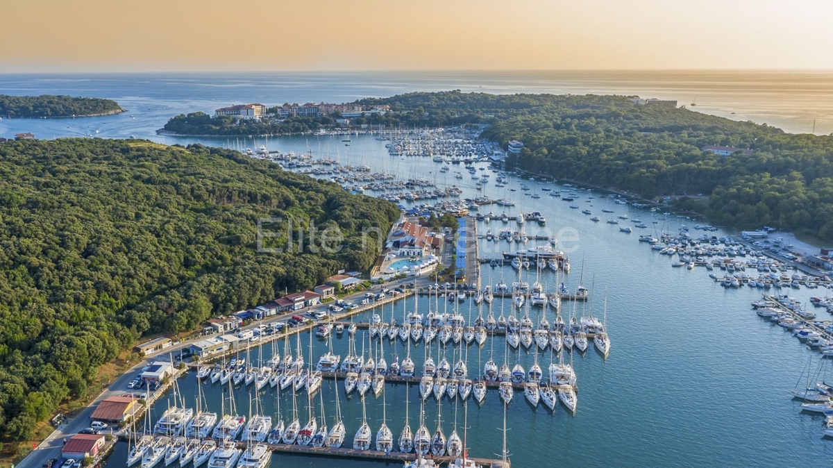 Istria, Pola - terreno misto per investimento 1a fila al mare