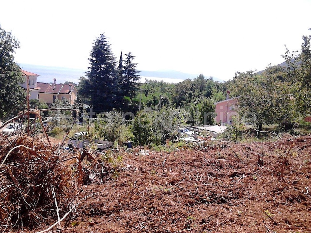 Oprić - terreno edificabile con licenza edilizia