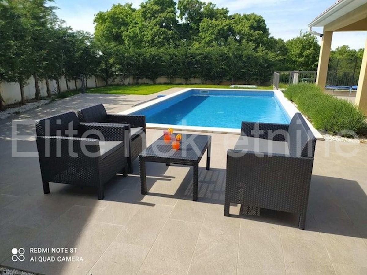 Istria, Stokovci - villa indipendente 220m2 con piscina!