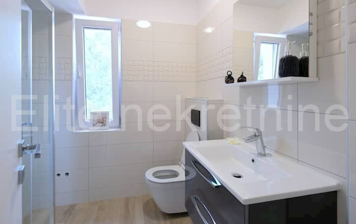 Istria, Stokovci - villa indipendente 220m2 con piscina!