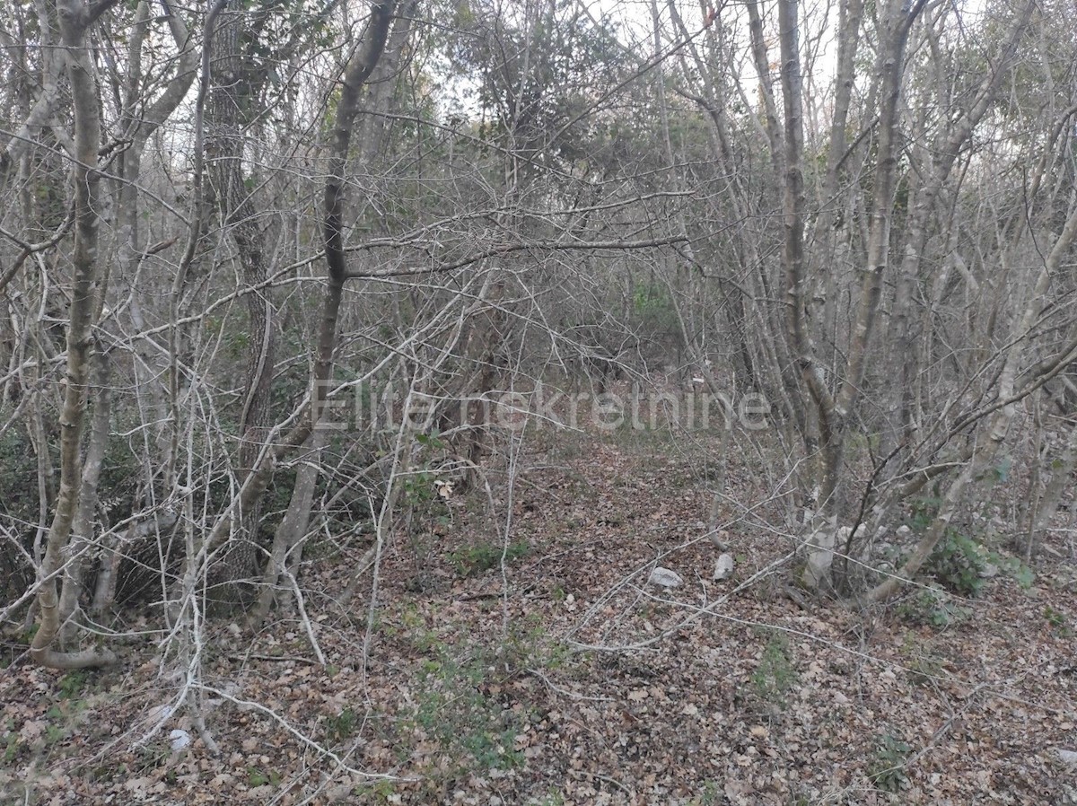 Peruški - terreno agricolo con parte urbanizzata