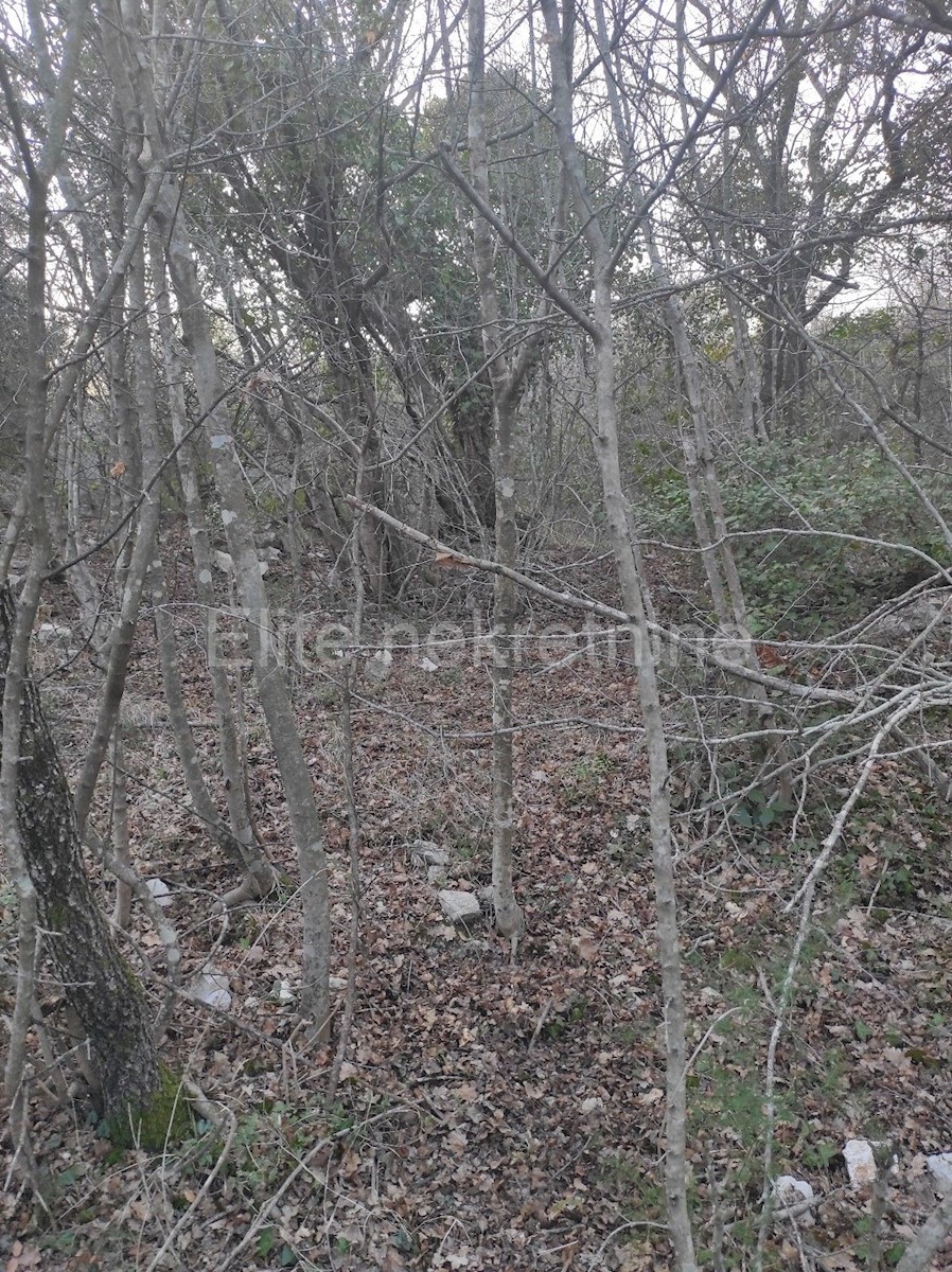 Peruški - terreno agricolo con parte urbanizzata