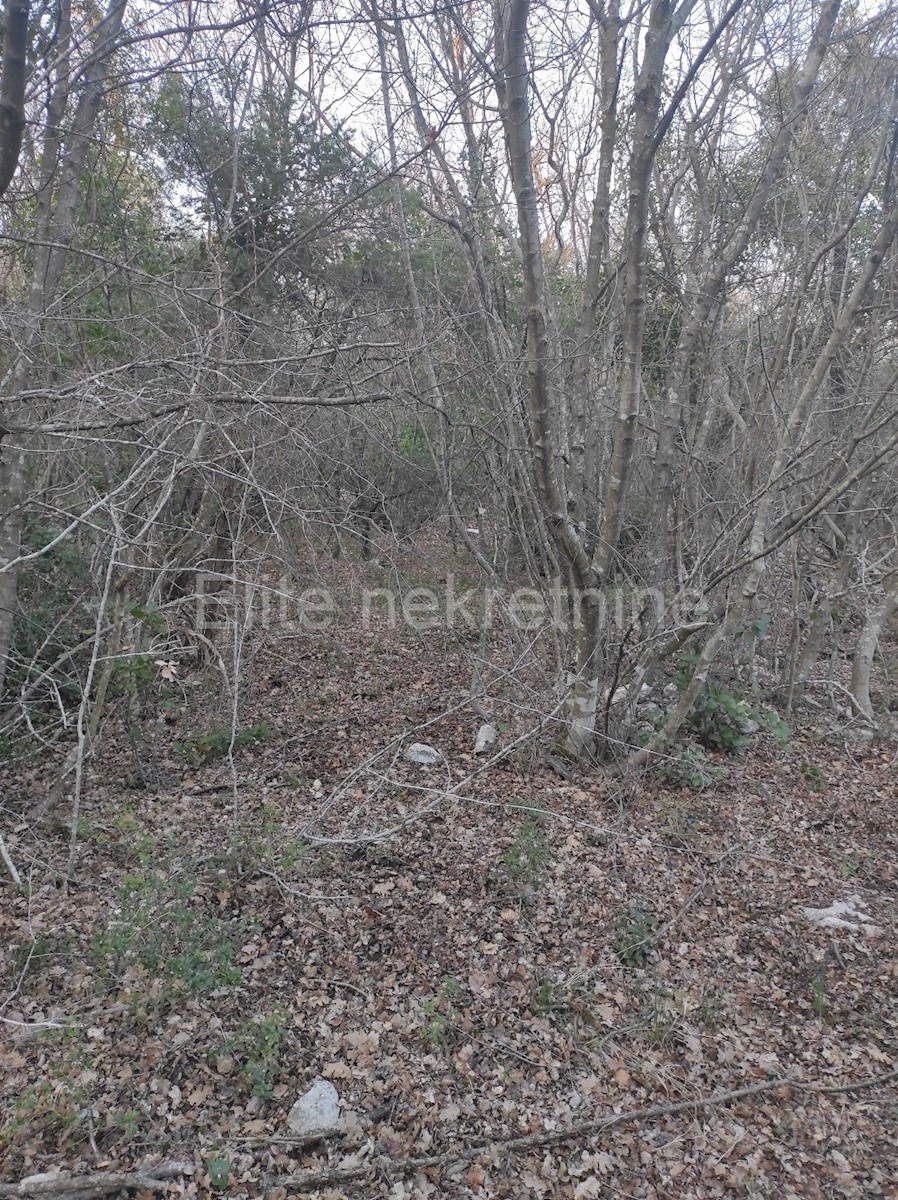 Peruški - terreno agricolo con parte urbanizzata