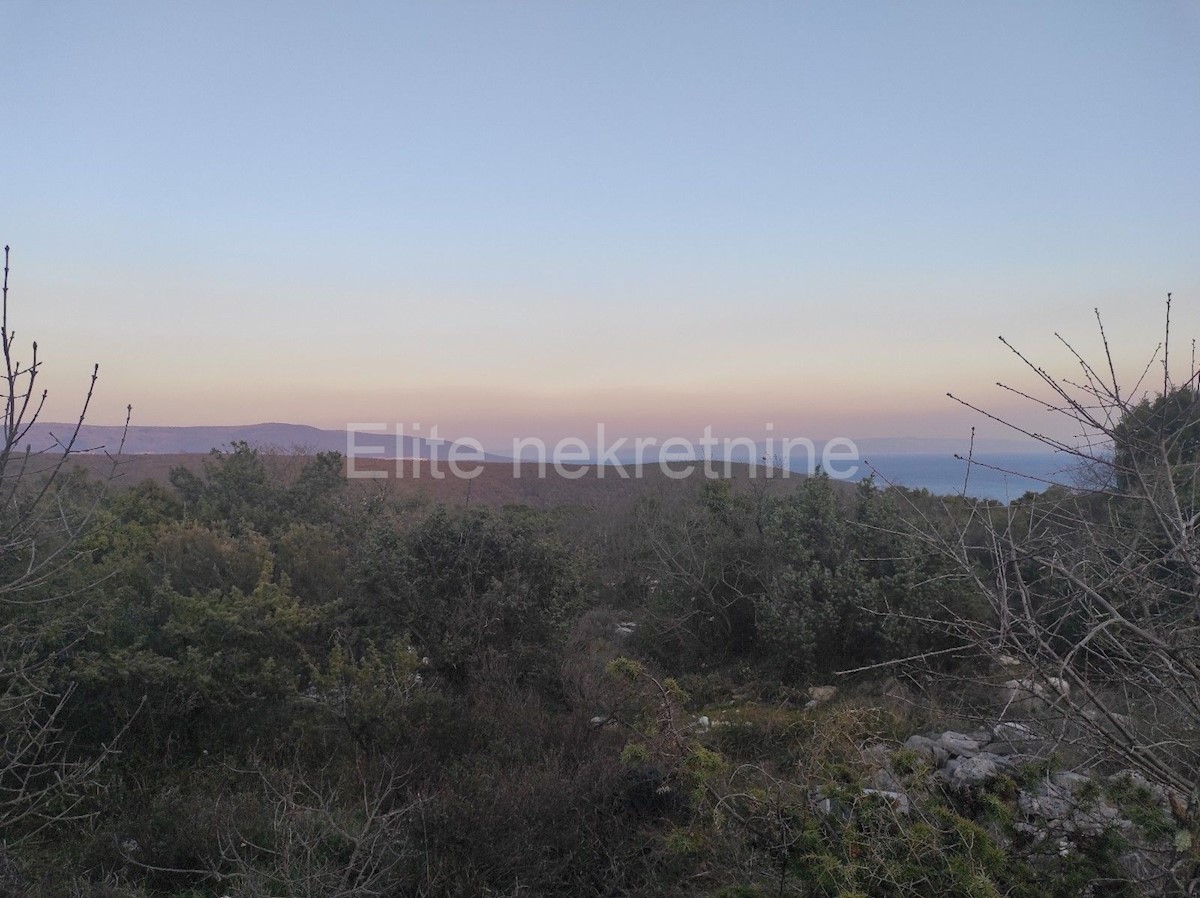 Peruški - terreno agricolo con parte urbanizzata