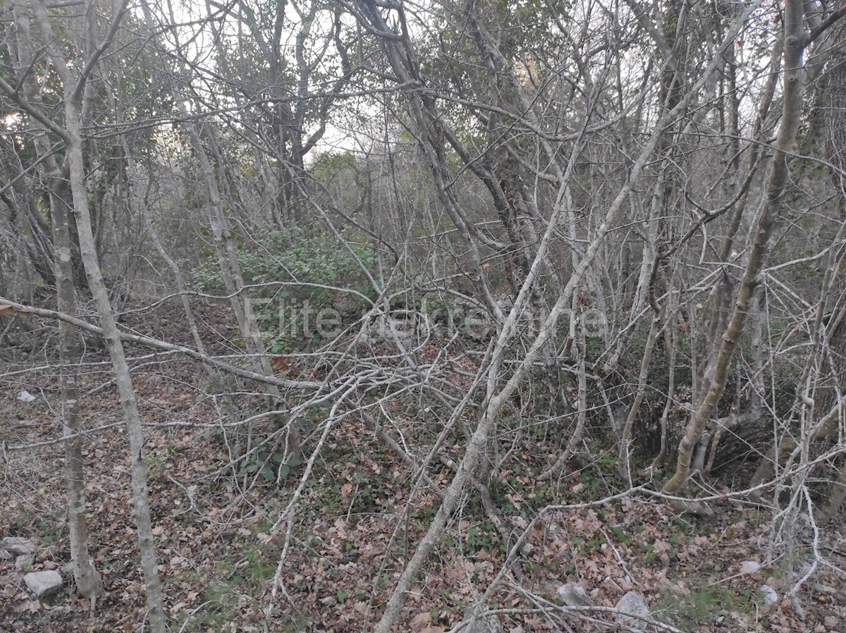 Peruški - terreno agricolo con parte urbanizzata