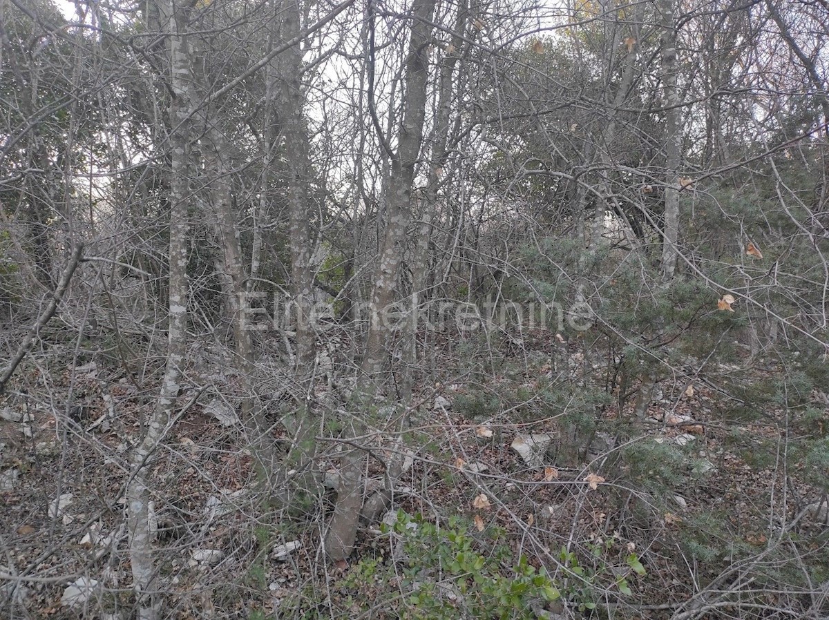 Peruški - terreno agricolo con parte urbanizzata