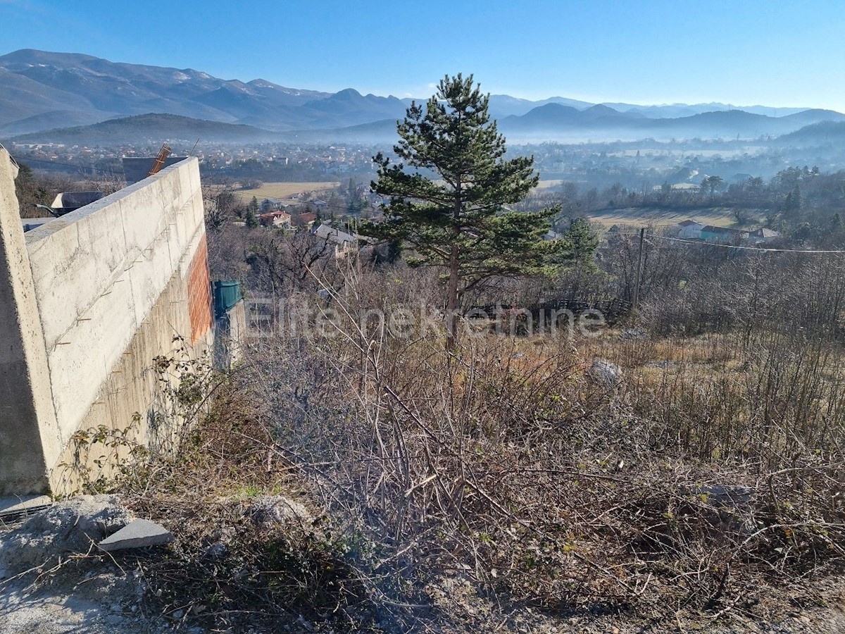 Jelenje - terreno con vista panoramica su Grobničko polje