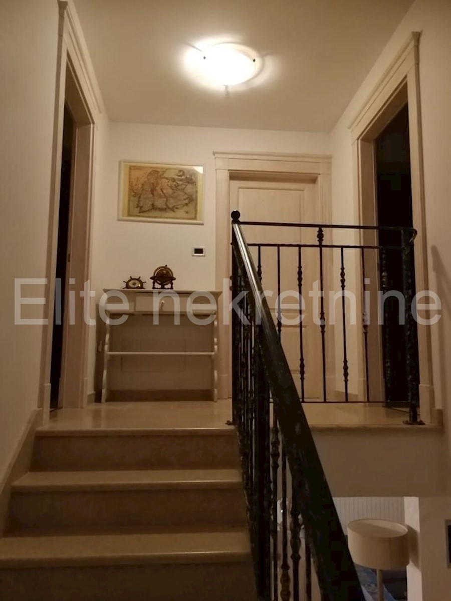 Labin - Casa istriana di 265 m2 con piscina e 4.000 m2 di terreno