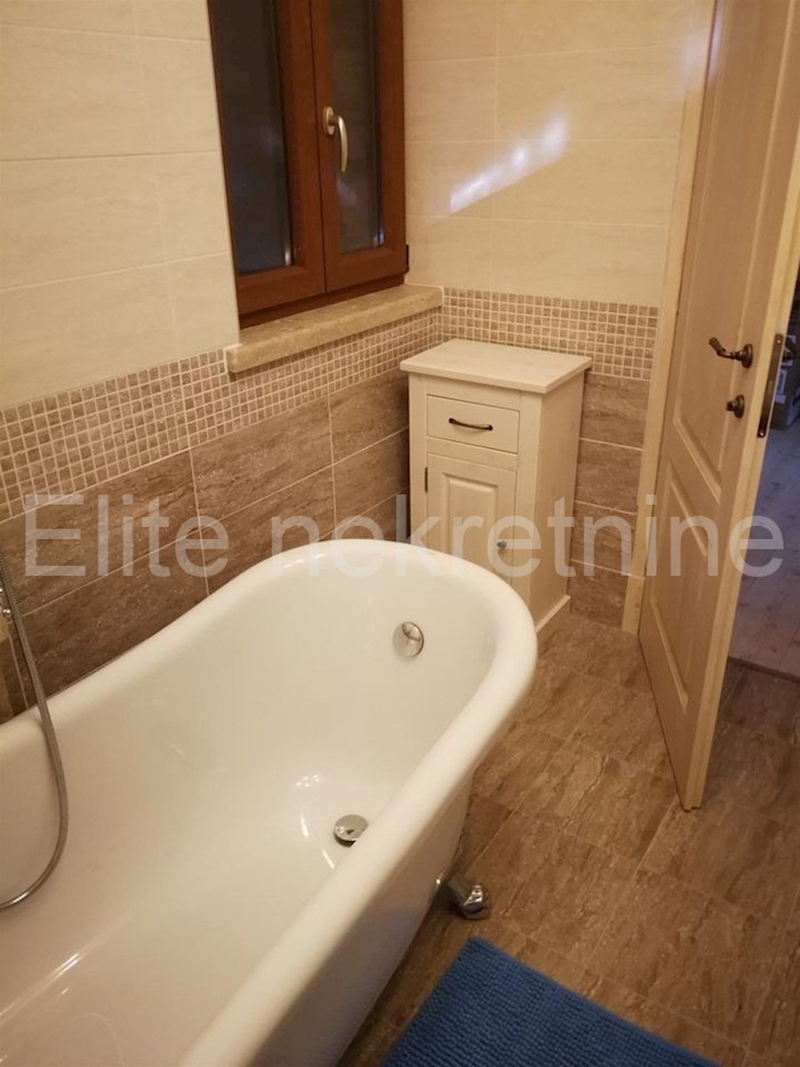 Labin - Casa istriana di 265 m2 con piscina e 4.000 m2 di terreno