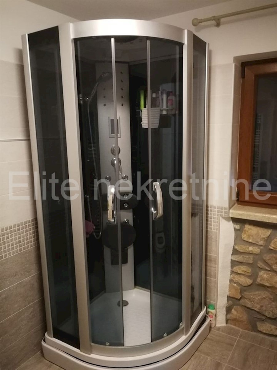 Labin - Casa istriana di 265 m2 con piscina e 4.000 m2 di terreno