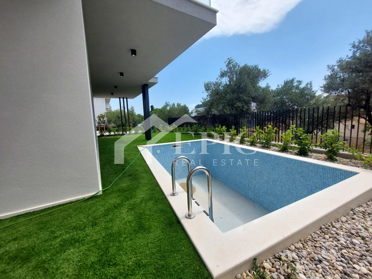 KOŽINO, ZADAR - APPARTAMENTO TRILOCALE CON PISCINA