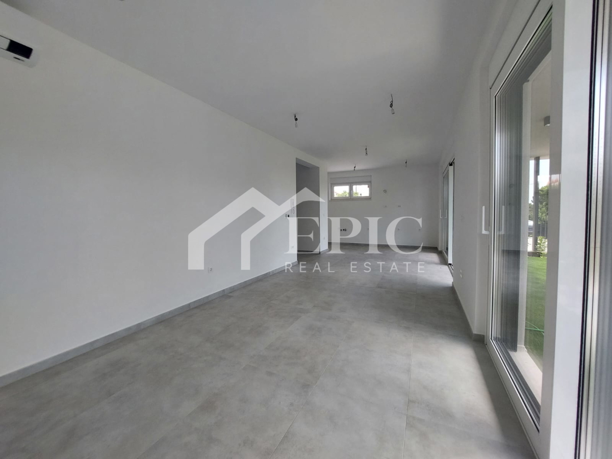 KOŽINO, ZADAR - APPARTAMENTO TRILOCALE CON PISCINA