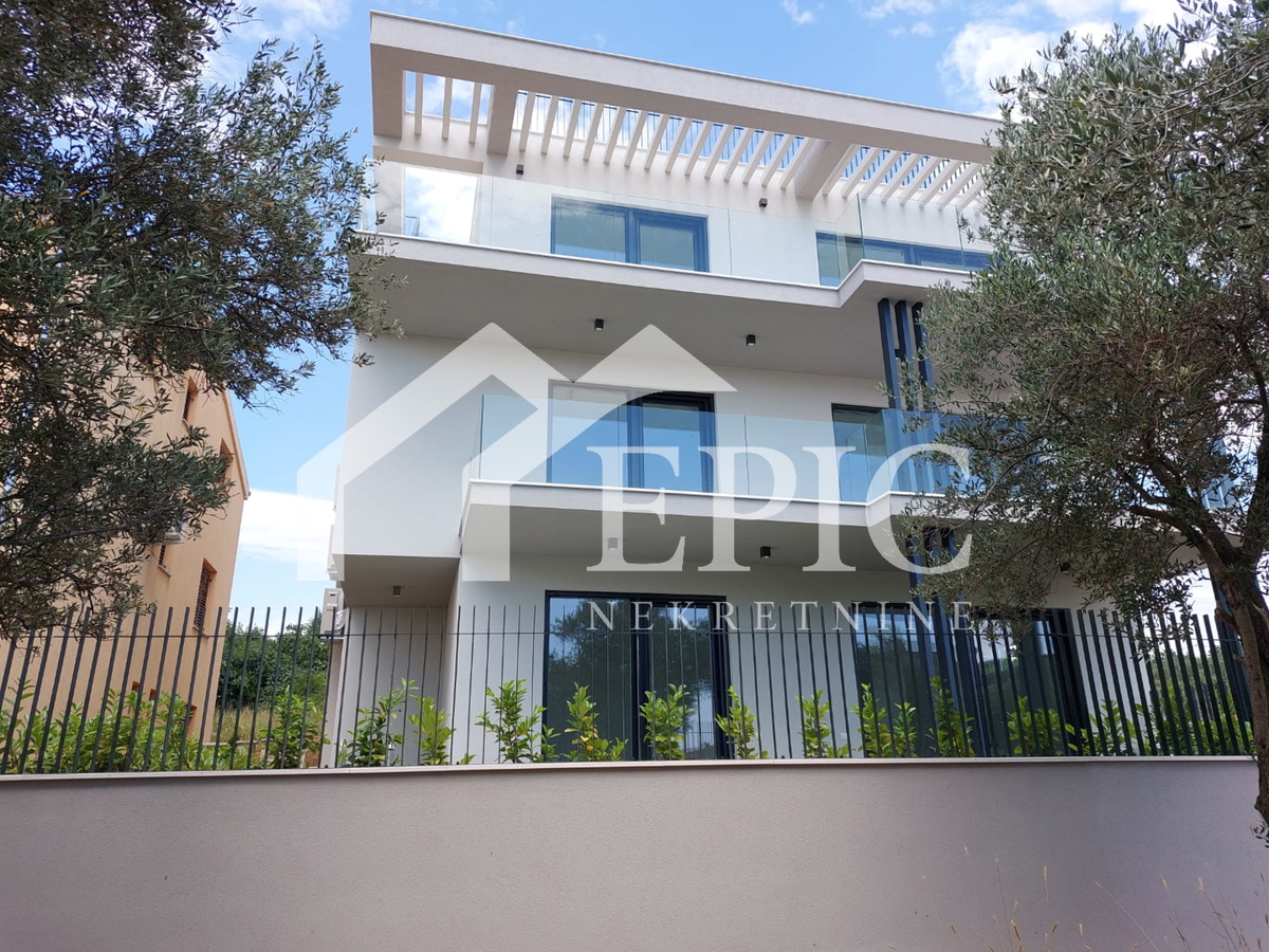 KOŽINO, ZADAR - APPARTAMENTO TRILOCALE CON PISCINA