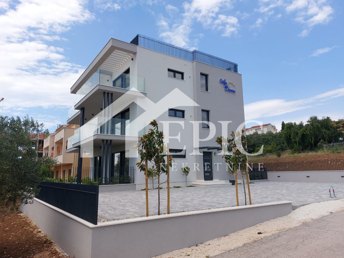 KOŽINO, ZADAR - APPARTAMENTO TRILOCALE CON PISCINA