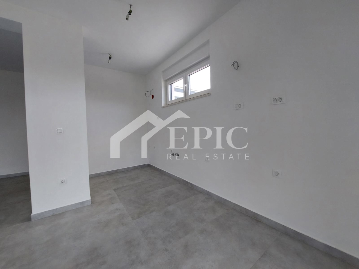 KOŽINO, ZADAR - APPARTAMENTO TRILOCALE CON PISCINA