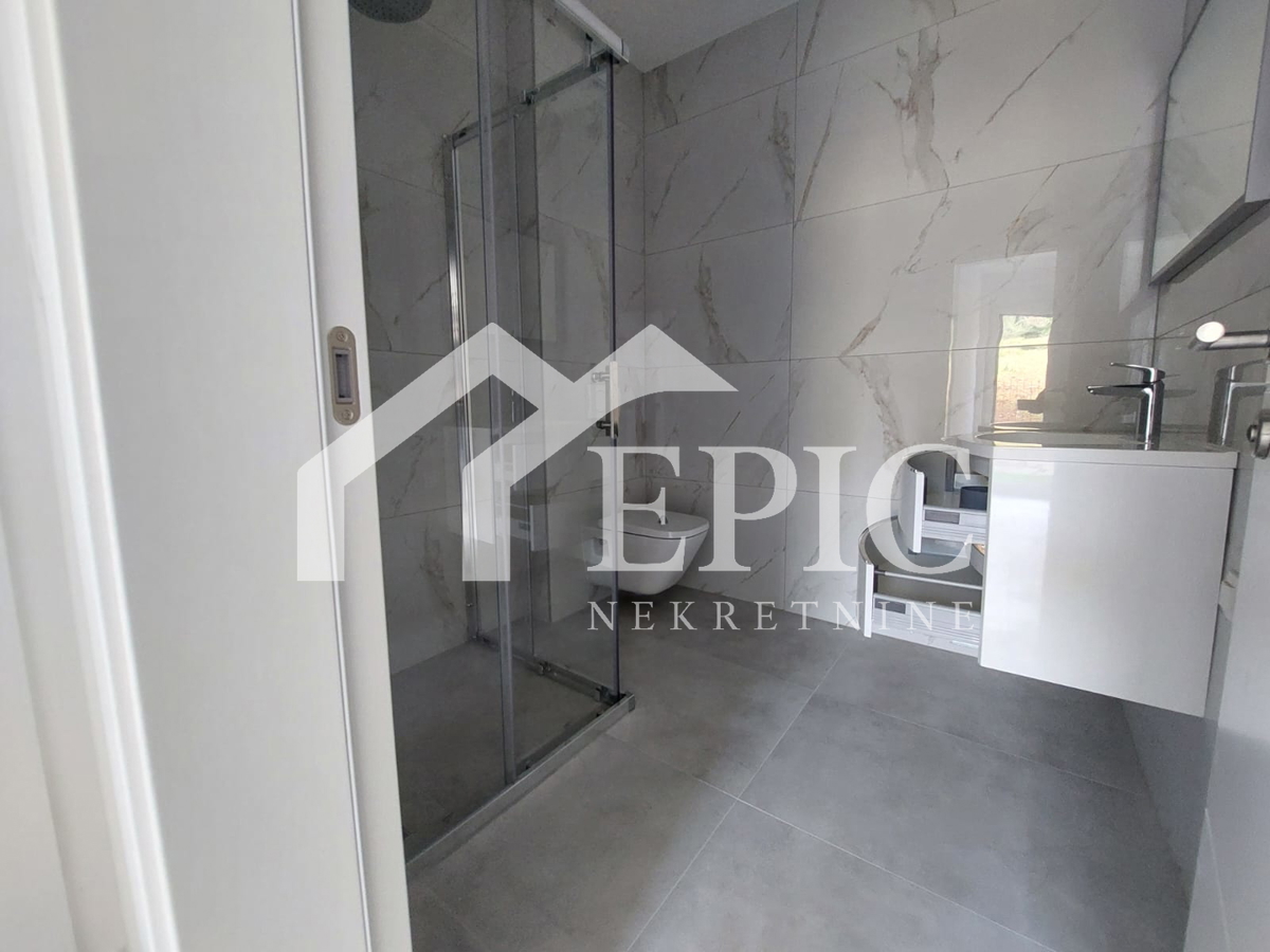 KOŽINO, ZADAR - APPARTAMENTO TRILOCALE CON PISCINA