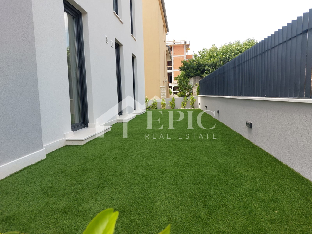 KOŽINO, ZADAR - APPARTAMENTO TRILOCALE CON PISCINA