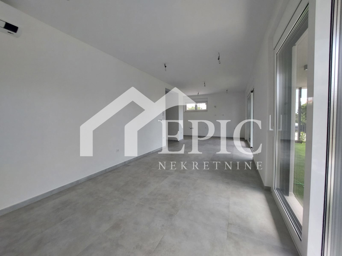 KOŽINO, ZADAR - APPARTAMENTO TRILOCALE CON PISCINA
