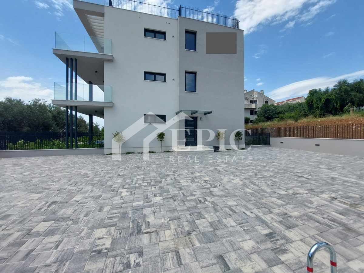 KOŽINO, ZADAR - APPARTAMENTO TRILOCALE CON PISCINA