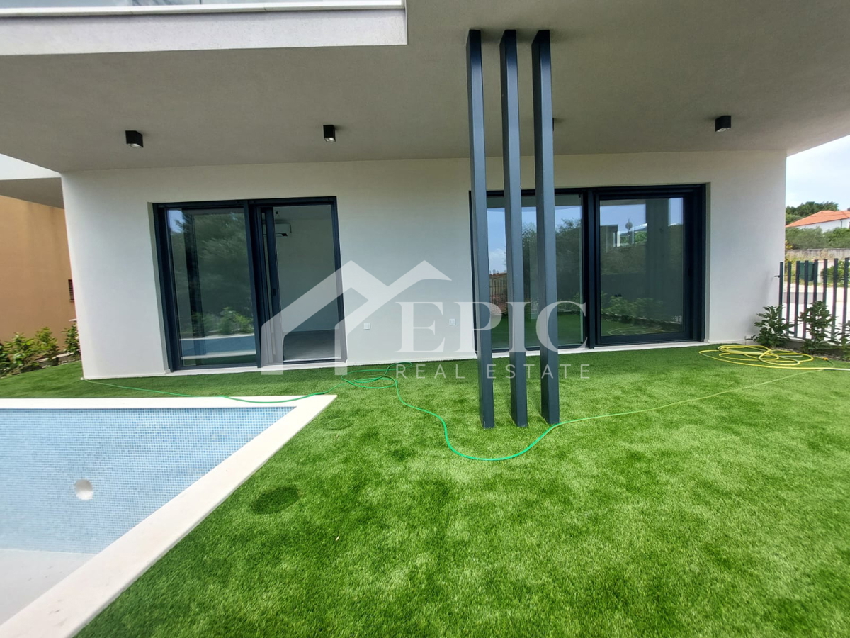 KOŽINO, ZADAR - APPARTAMENTO TRILOCALE CON PISCINA