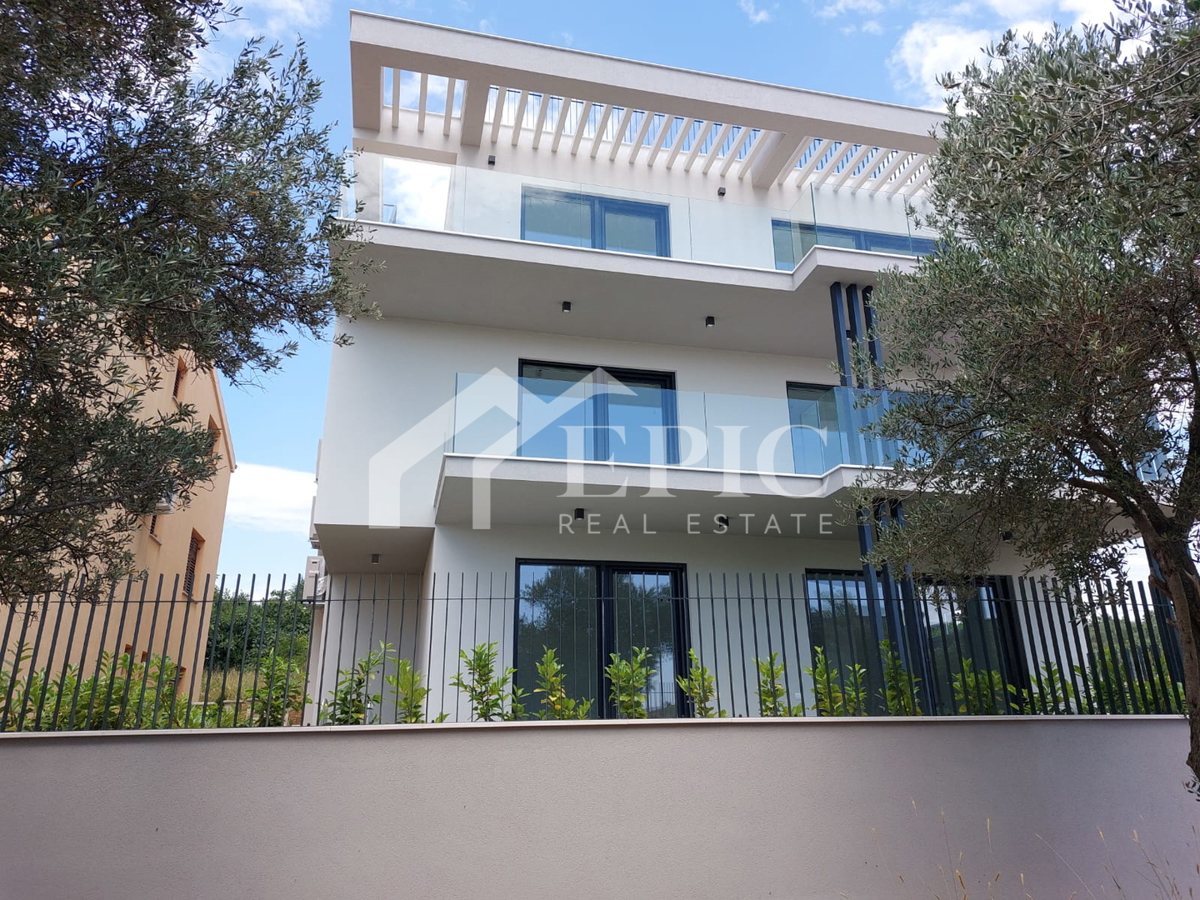 KOŽINO, ZADAR - APPARTAMENTO TRILOCALE CON PISCINA