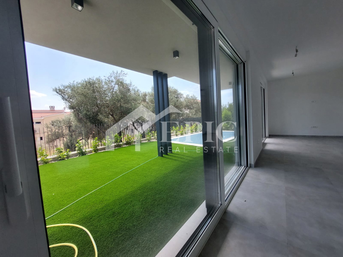 KOŽINO, ZADAR - APPARTAMENTO TRILOCALE CON PISCINA