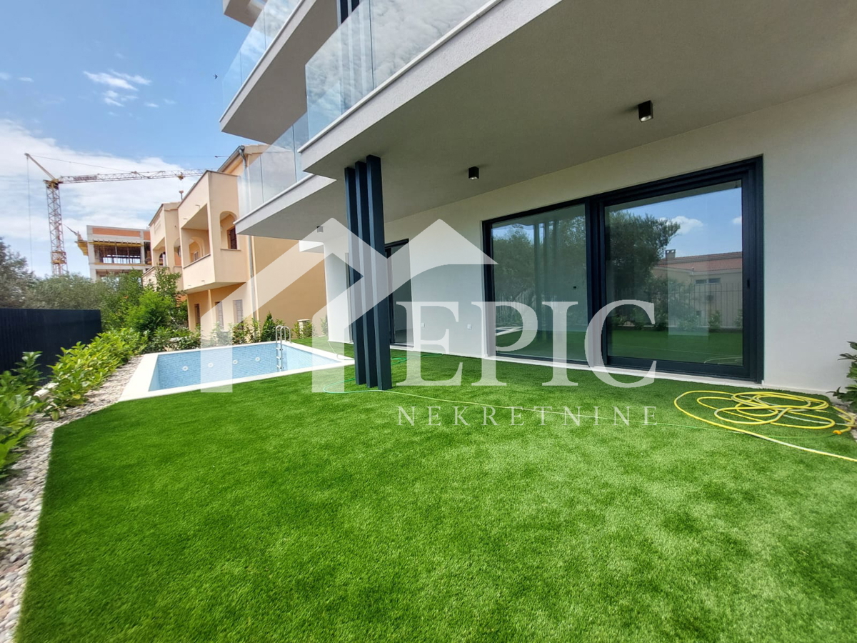 KOŽINO, ZADAR - APPARTAMENTO TRILOCALE CON PISCINA