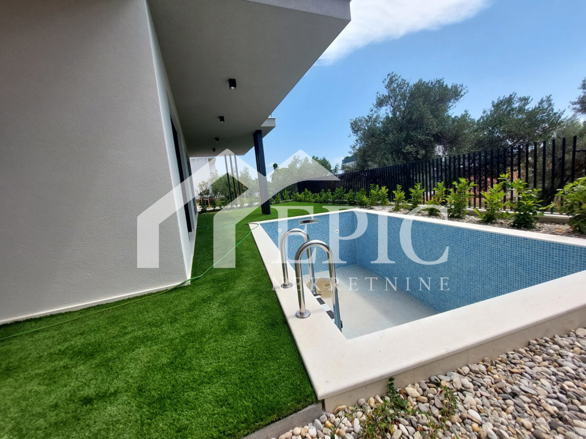 KOŽINO, ZADAR - APPARTAMENTO TRILOCALE CON PISCINA