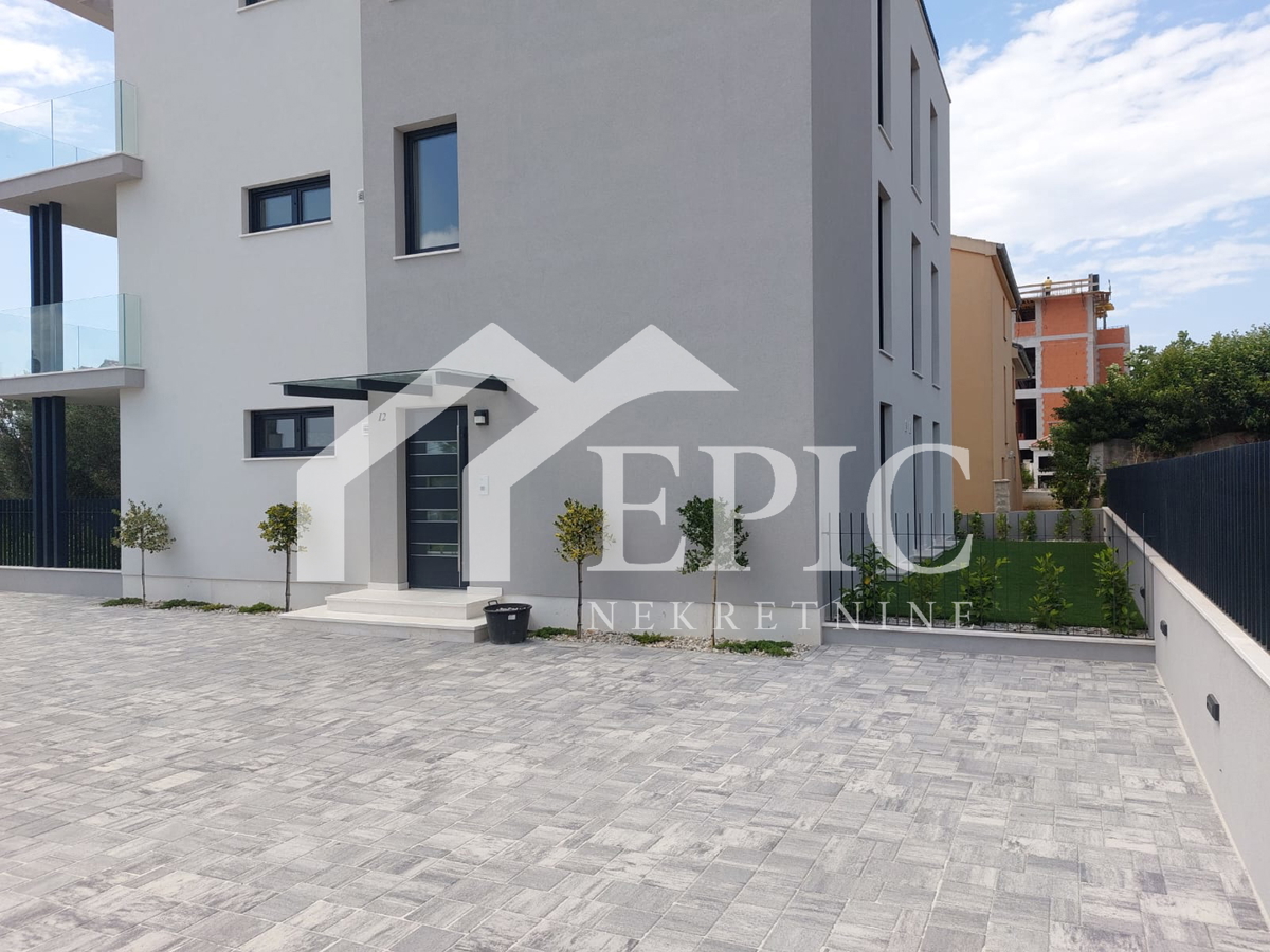 KOŽINO, ZADAR - APPARTAMENTO TRILOCALE CON PISCINA