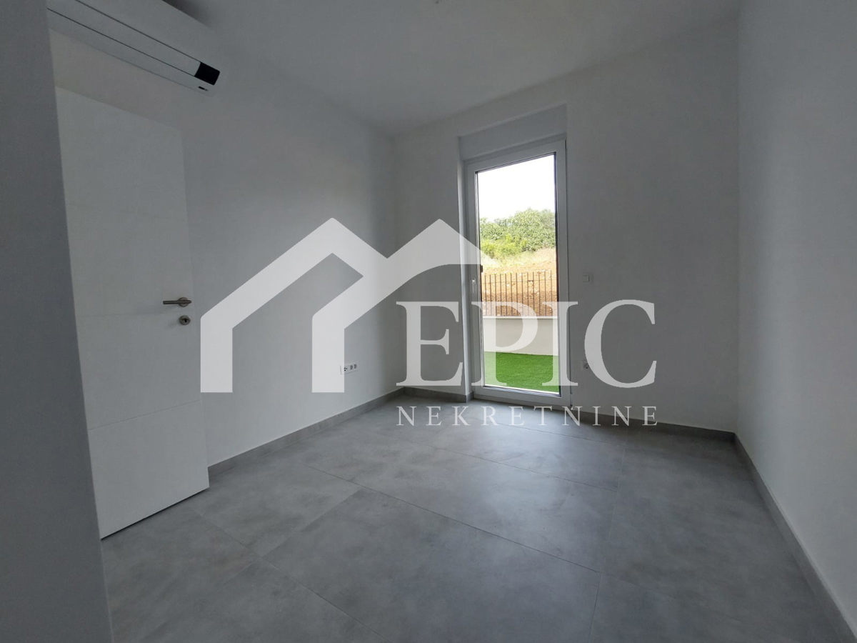 KOŽINO, ZADAR - APPARTAMENTO TRILOCALE CON PISCINA