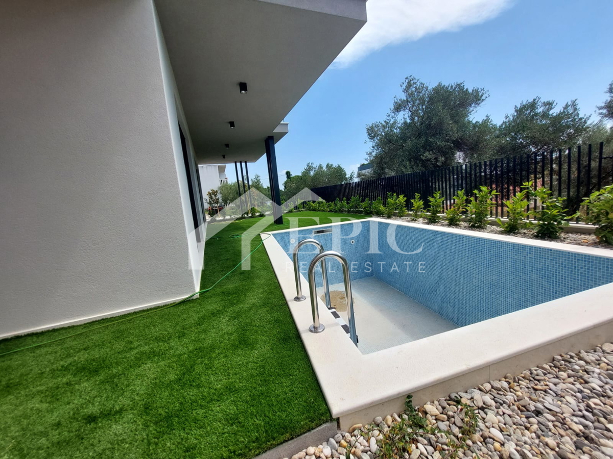 KOŽINO, ZADAR - APPARTAMENTO TRILOCALE CON PISCINA