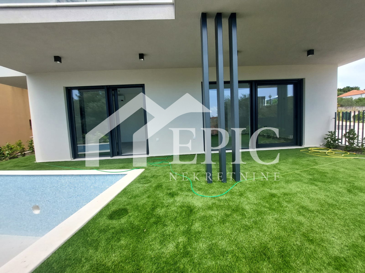 KOŽINO, ZADAR - APPARTAMENTO TRILOCALE CON PISCINA