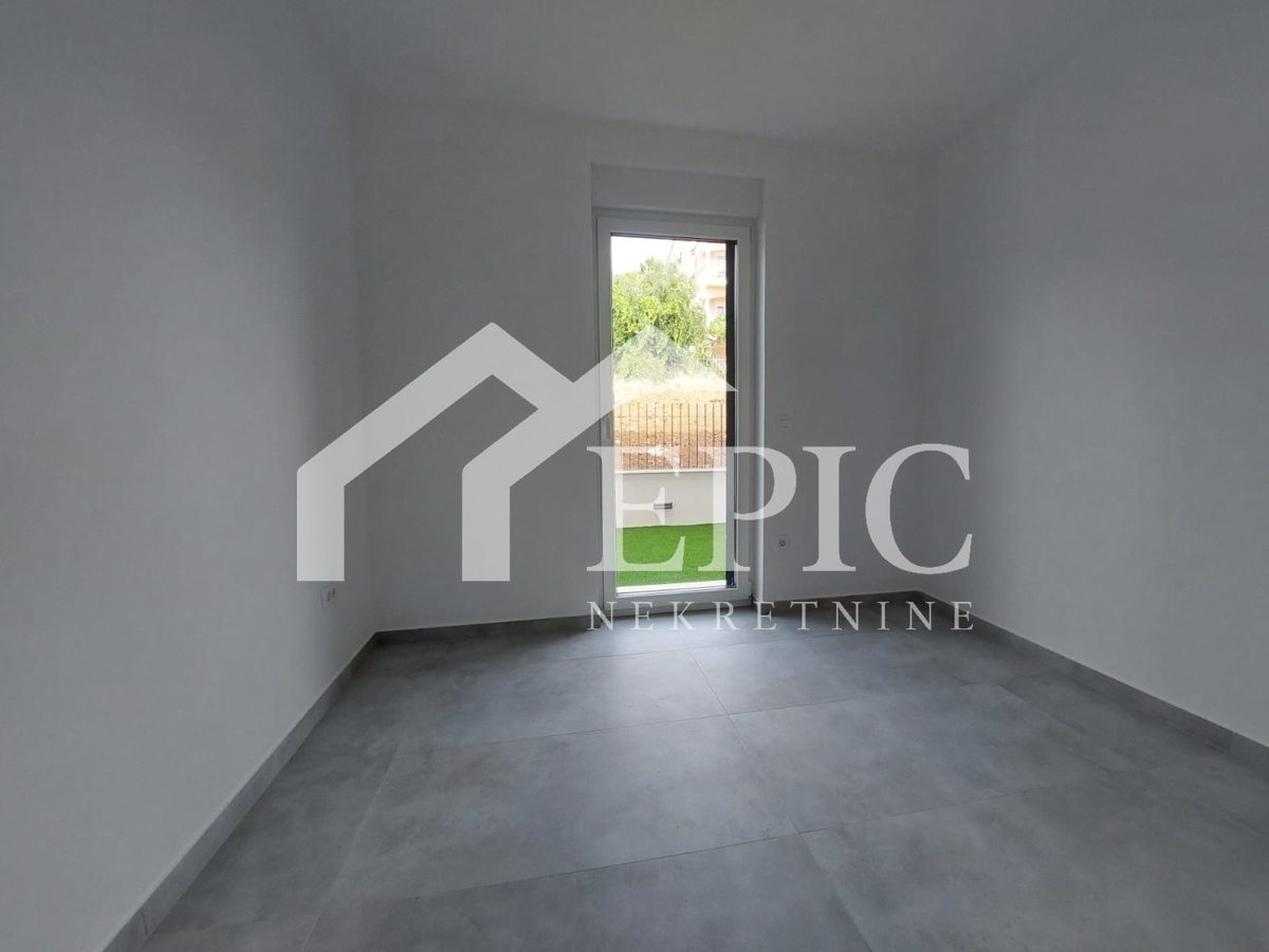 KOŽINO, ZADAR - APPARTAMENTO TRILOCALE CON PISCINA