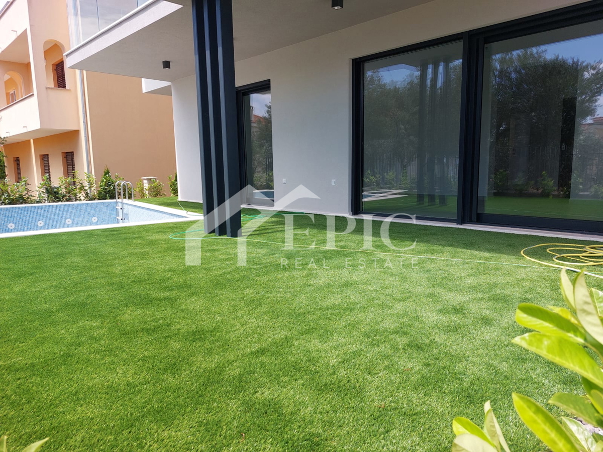 KOŽINO, ZADAR - APPARTAMENTO TRILOCALE CON PISCINA