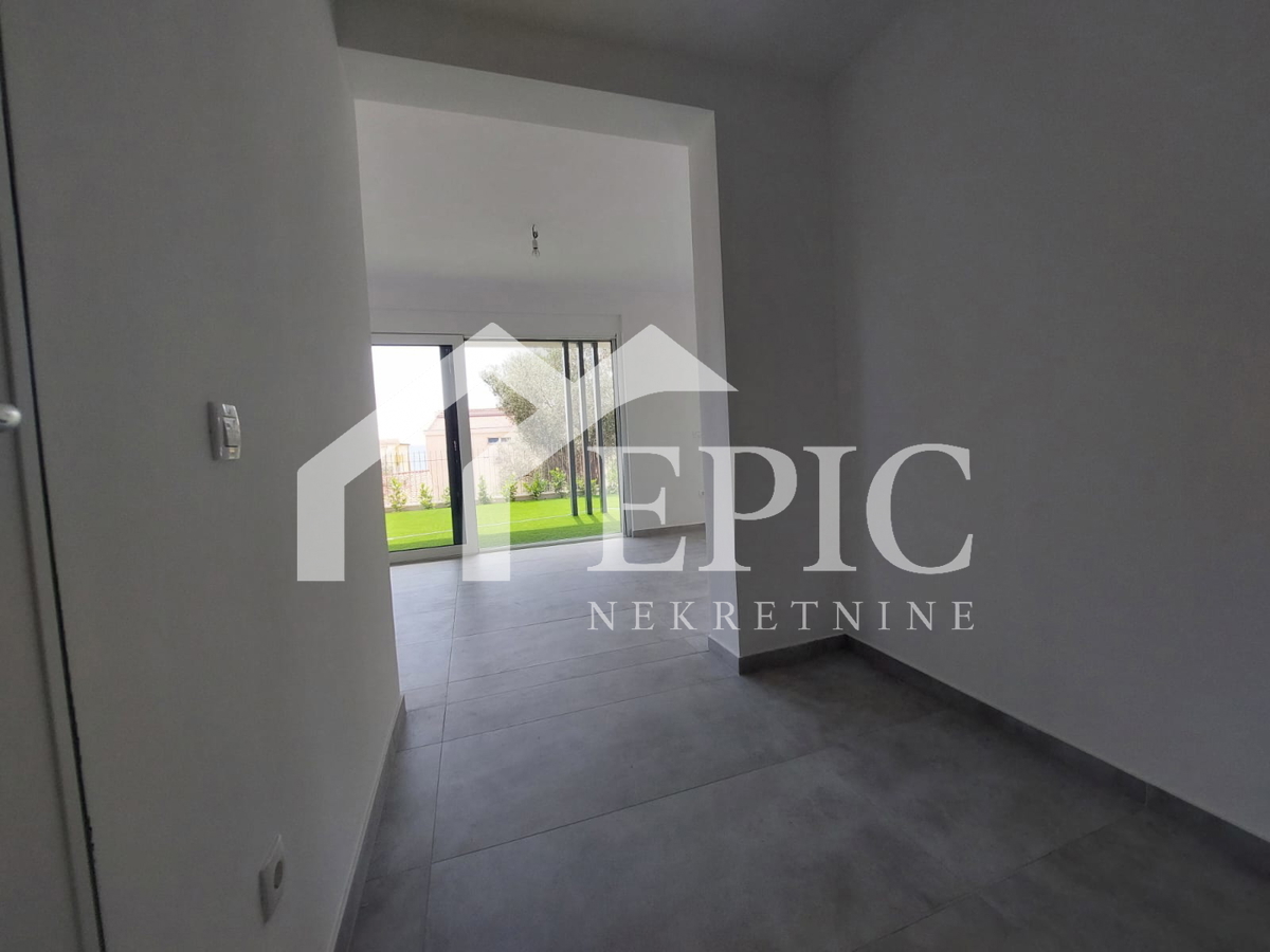 KOŽINO, ZADAR - APPARTAMENTO TRILOCALE CON PISCINA