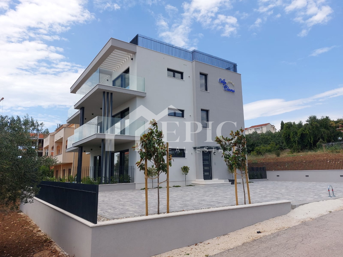 KOŽINO, ZADAR - APPARTAMENTO TRILOCALE CON PISCINA