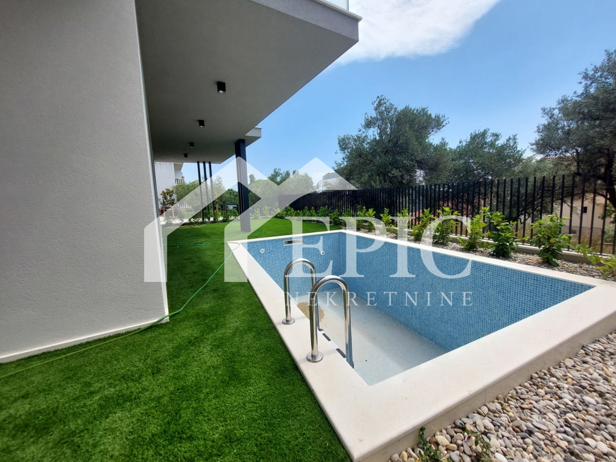 KOŽINO, ZADAR - APPARTAMENTO TRILOCALE CON PISCINA