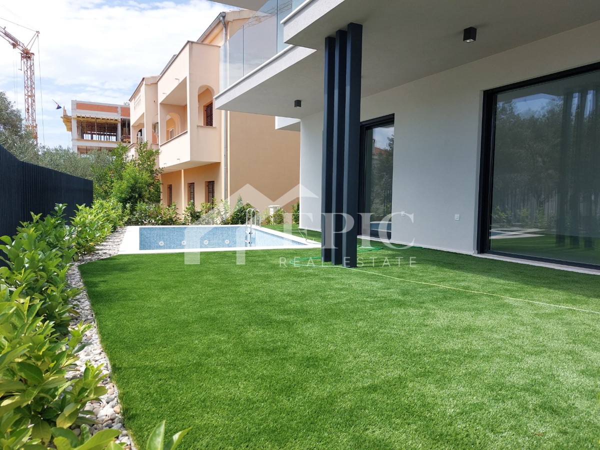 KOŽINO, ZADAR - APPARTAMENTO TRILOCALE CON PISCINA