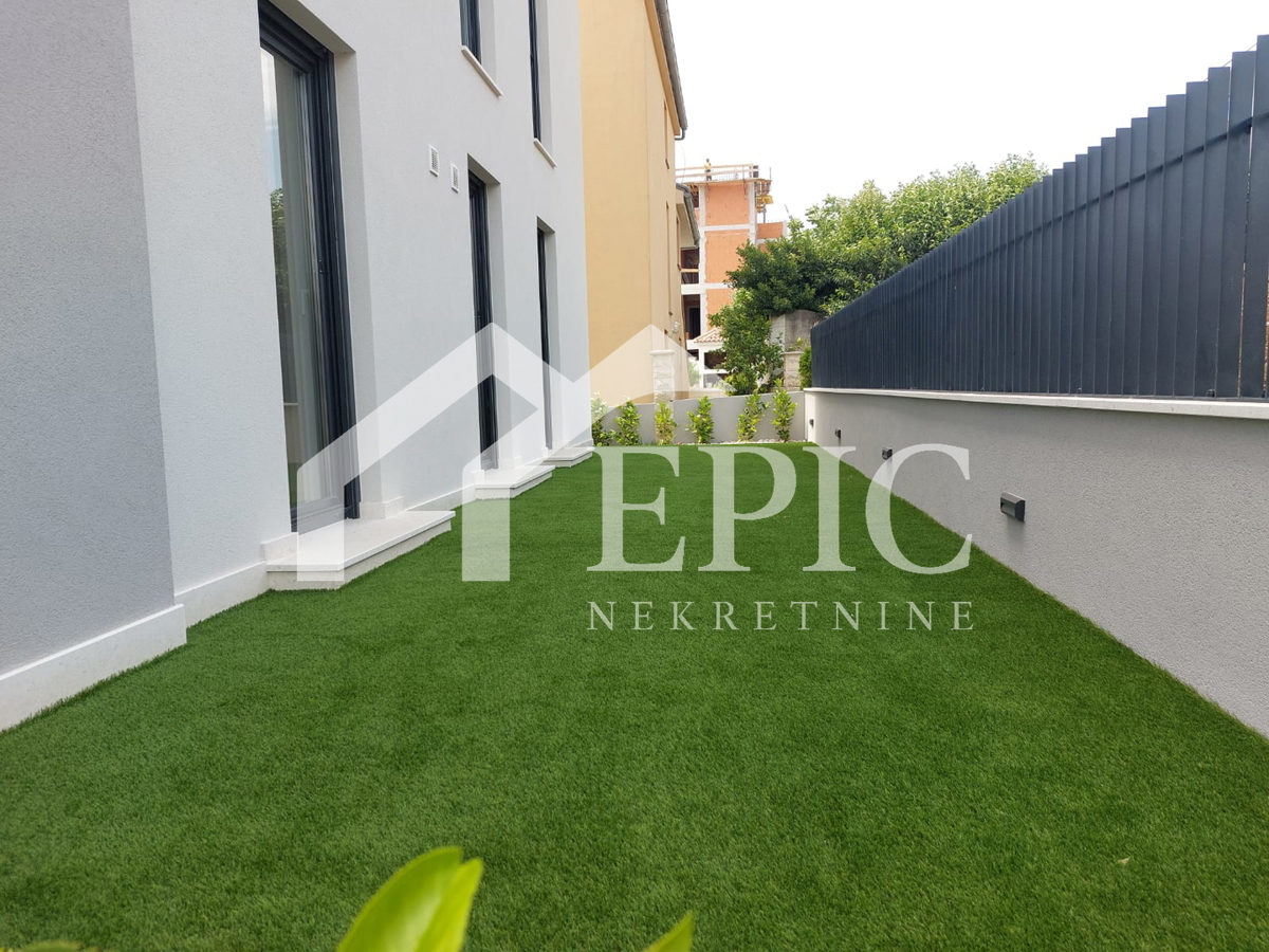 KOŽINO, ZADAR - APPARTAMENTO TRILOCALE CON PISCINA