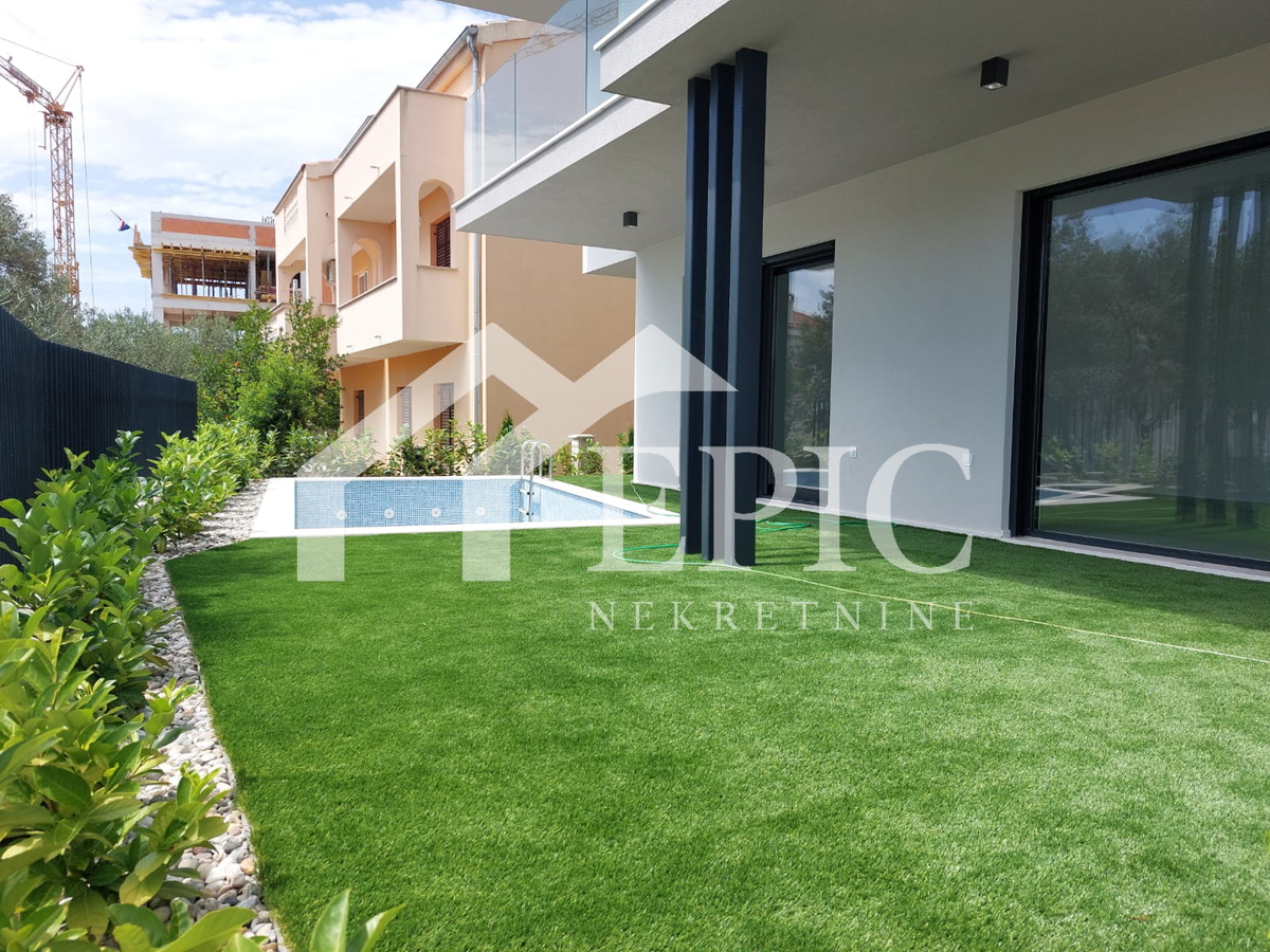 KOŽINO, ZADAR - APPARTAMENTO TRILOCALE CON PISCINA