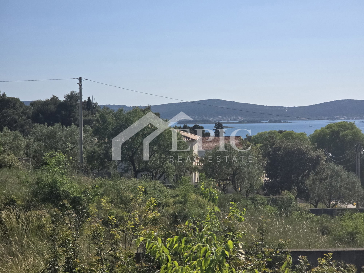 TERRENO EDIFICABILE CON VISTA MARE