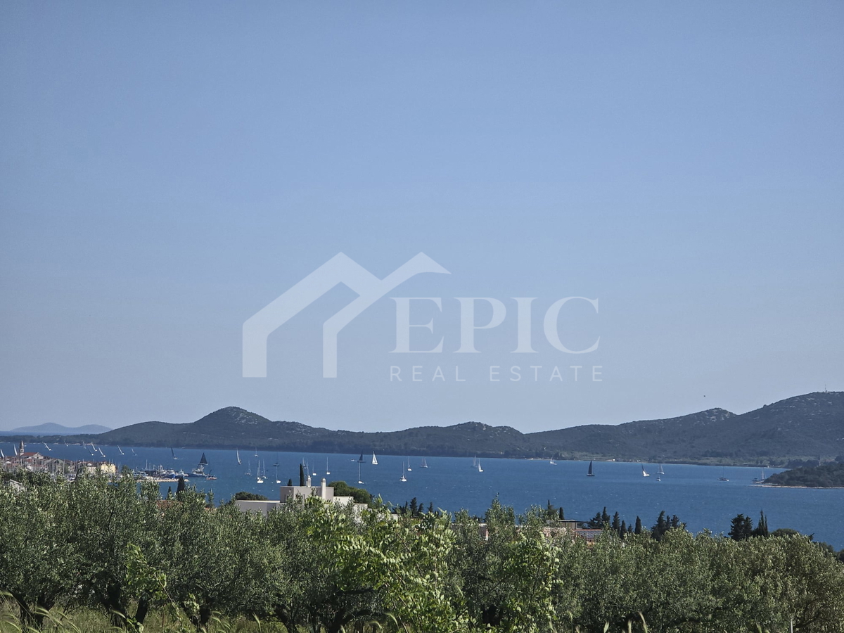 TERRENO EDIFICABILE CON VISTA MARE