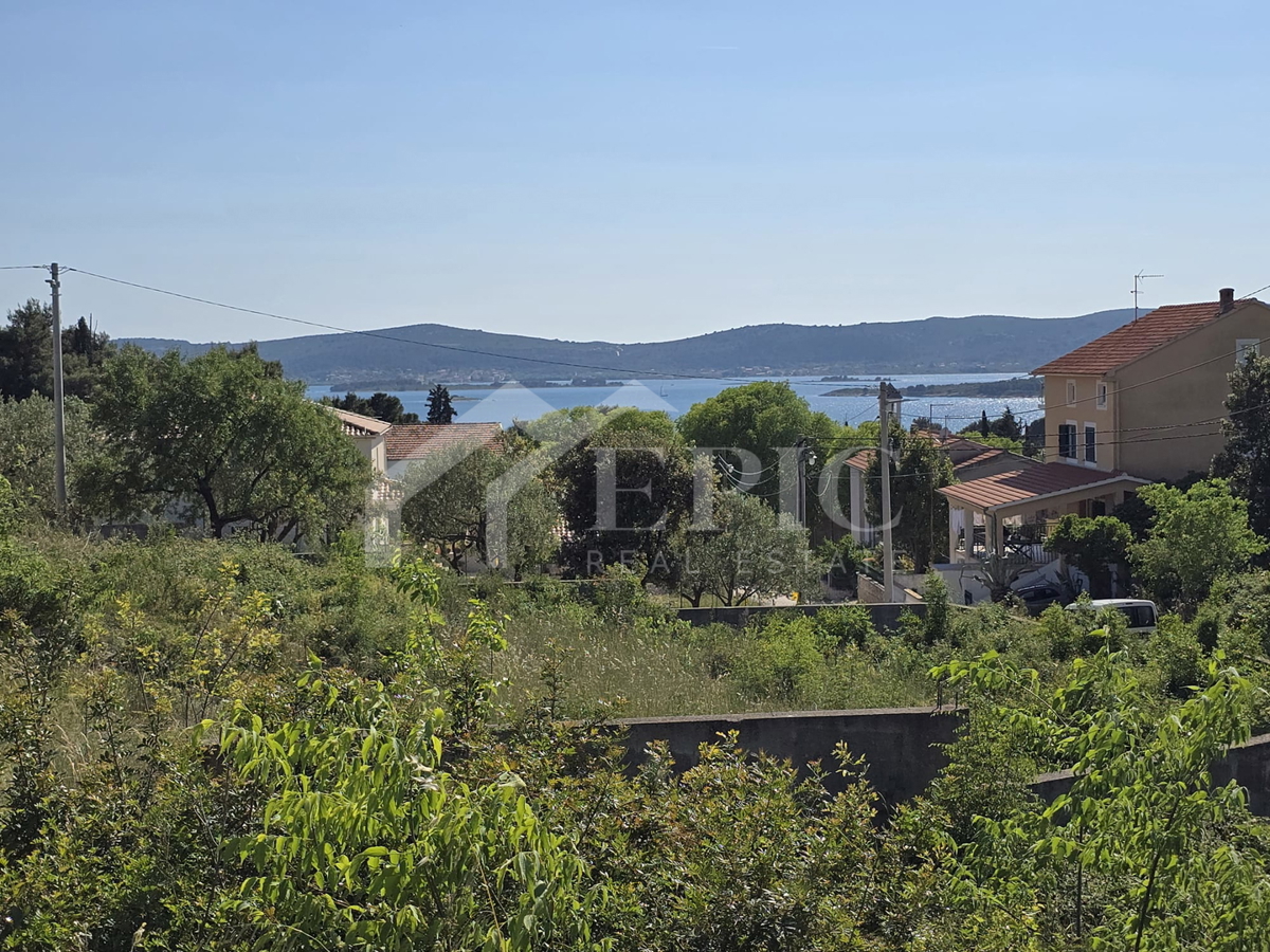 TERRENO EDIFICABILE CON VISTA MARE