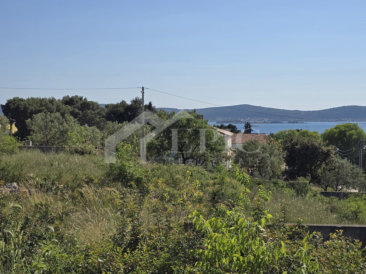TERRENO EDIFICABILE CON VISTA MARE