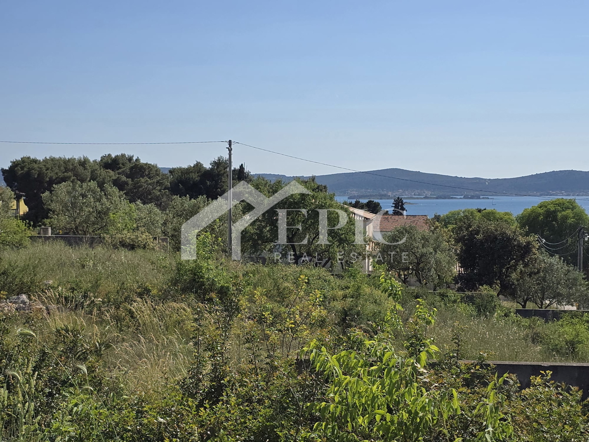 TERRENO EDIFICABILE CON VISTA MARE