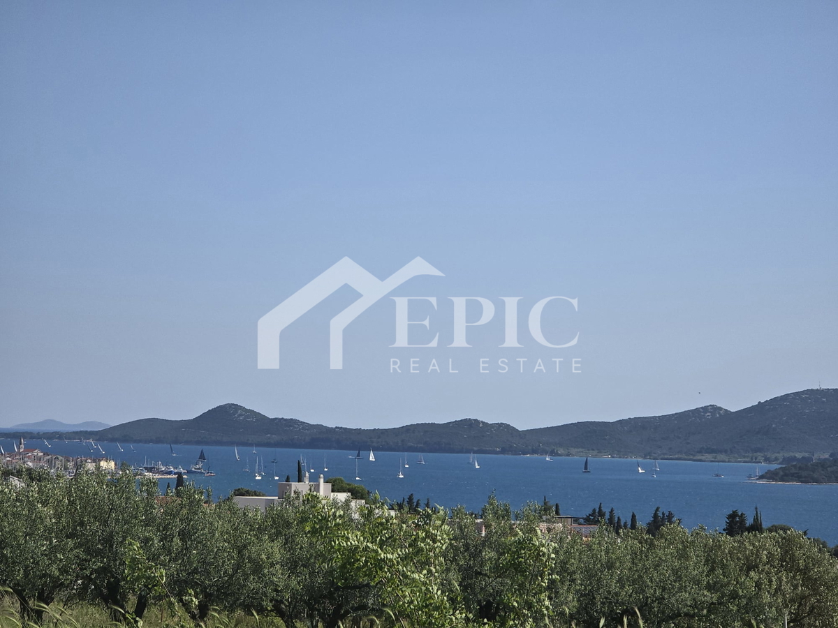 TERRENO EDIFICABILE CON VISTA MARE