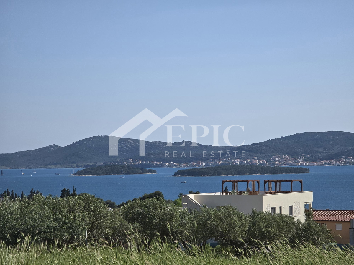 TERRENO EDIFICABILE CON VISTA MARE
